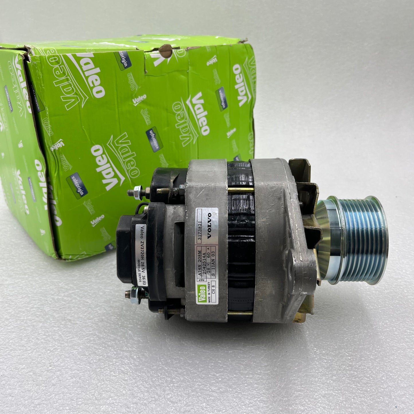 24V 55A ALTERNATOR FOR VOLVO 11170011  3173821  3963143  3986428  8112416  8112614 8113477  0120469018  0120469033  0120469044  0986081860  6033G3020B  6033G3073B  6033GB3020